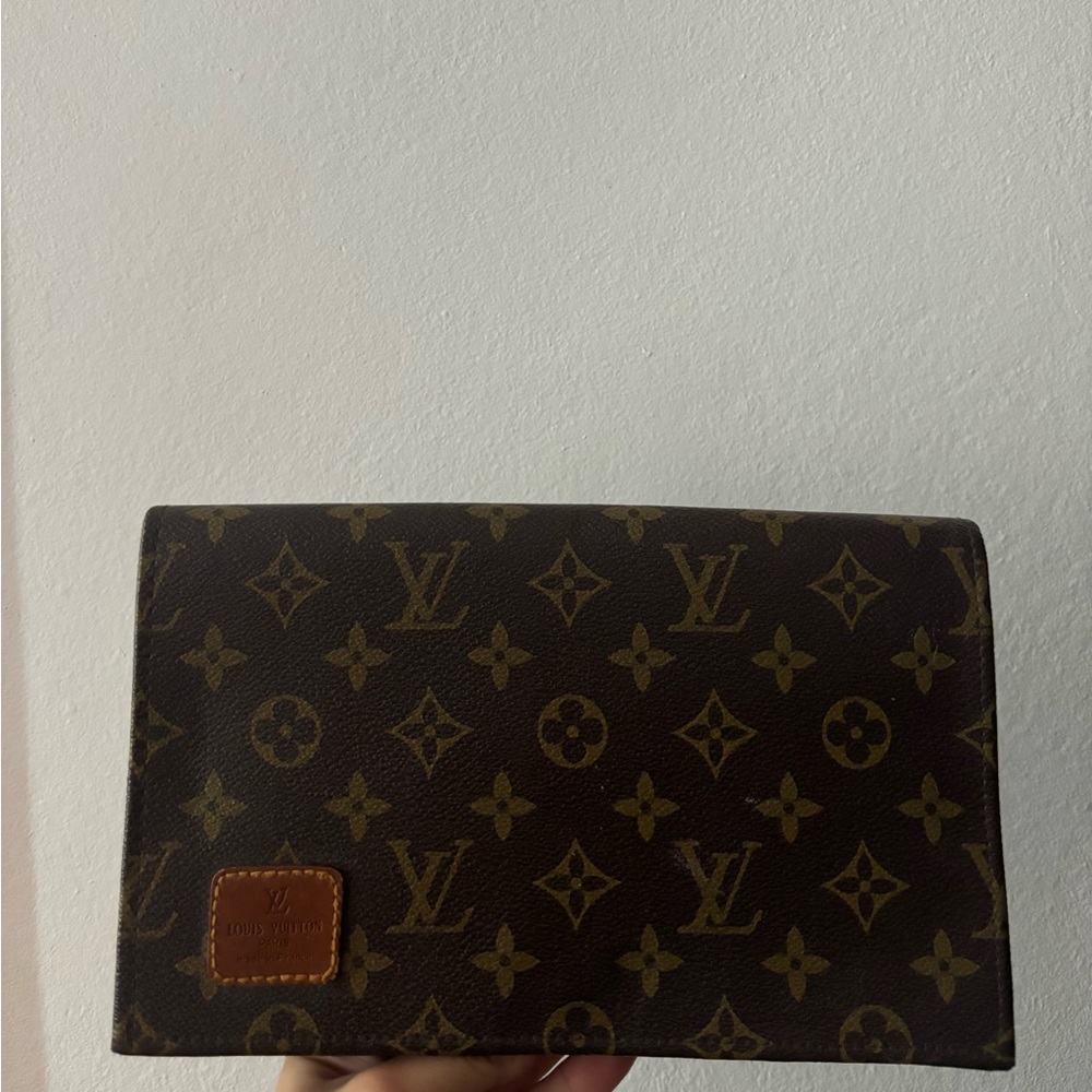 LOUIS VUITTON BI FOLD CLUTCH